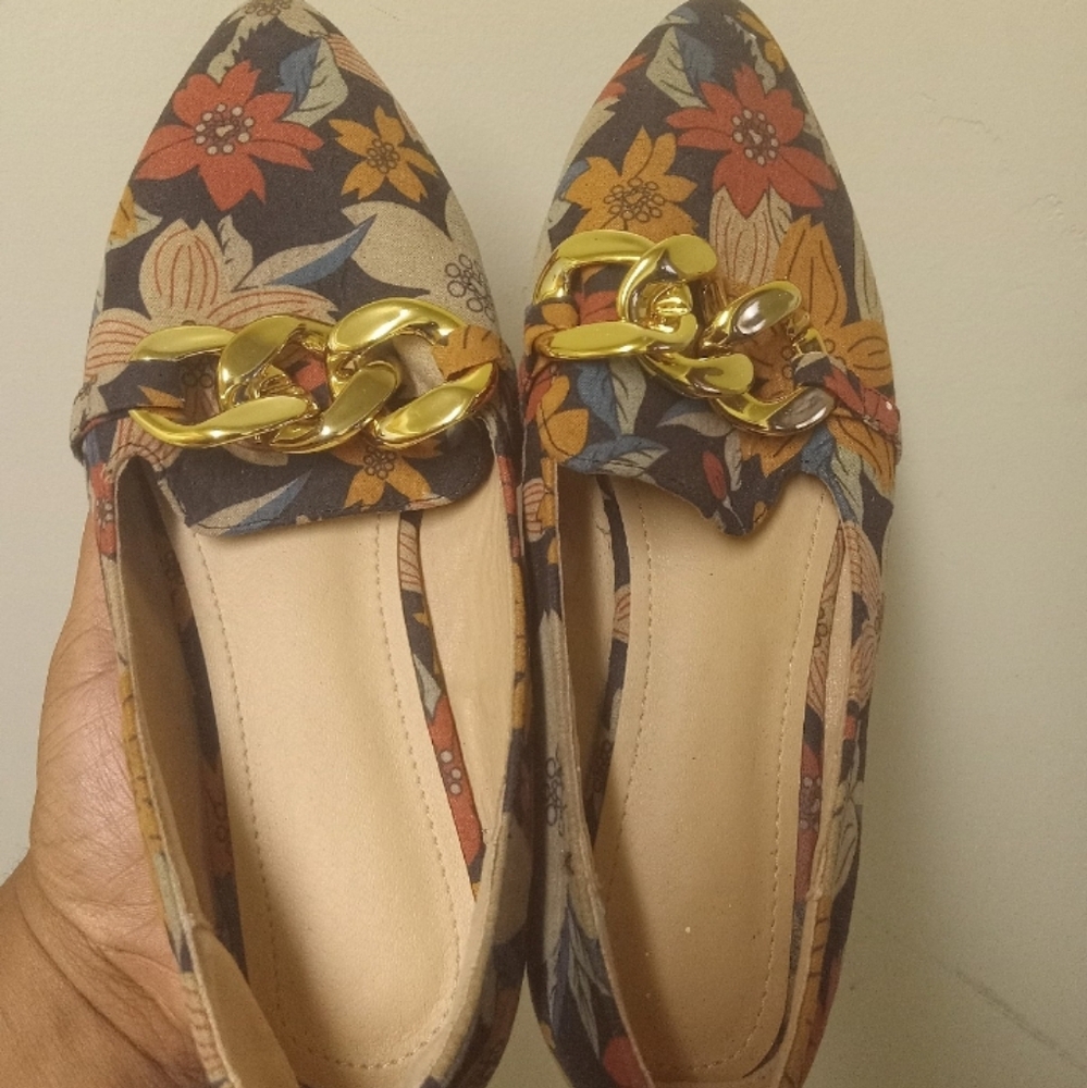 Women's Cute Brown Floral Pointy Toe Chain Flats Size 8
